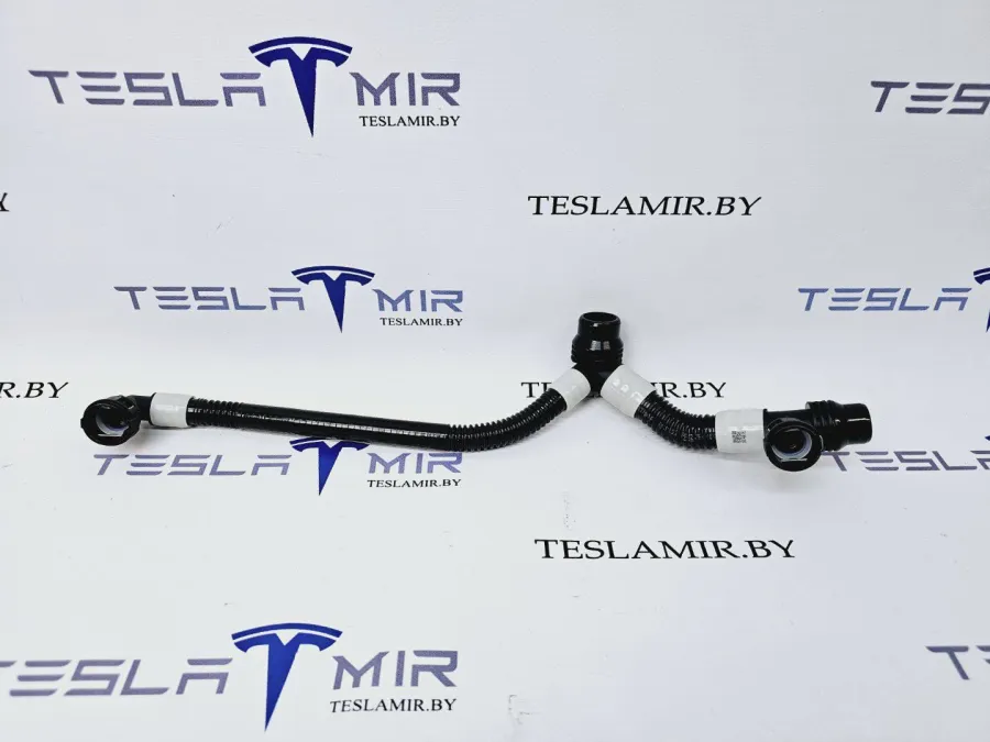 Патрубок системы охлаждения пластиковый передний левый Tesla Model 3 2023 — фото 1