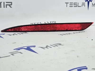 Катафот заднего бампера (отражатель) левый Tesla Model S 2018