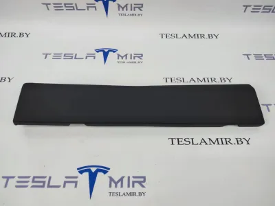 Накладка бардачка нижняя Tesla Model S 2017