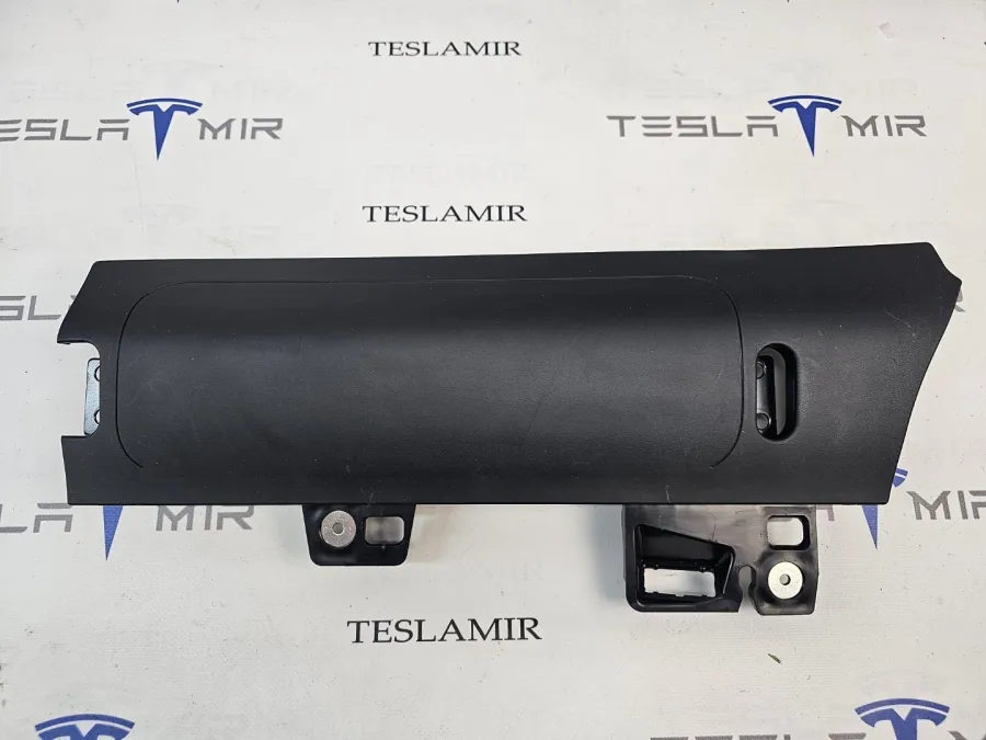 Подушка безопасности коленная пассажира Tesla Model Y 2025 — фото 1