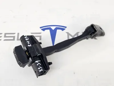 Ограничитель открывания двери задней Tesla Model 3 2024