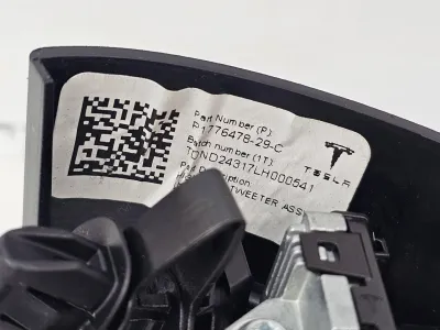 Сетка на динамик двери передней левой Tesla Model 3 2025 — фото 3