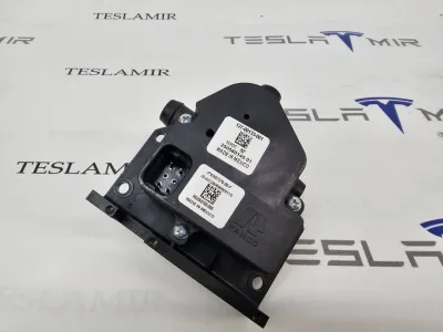 Клапан 4-х ходовой системы охлаждения Tesla Model S 2018 — фото 2