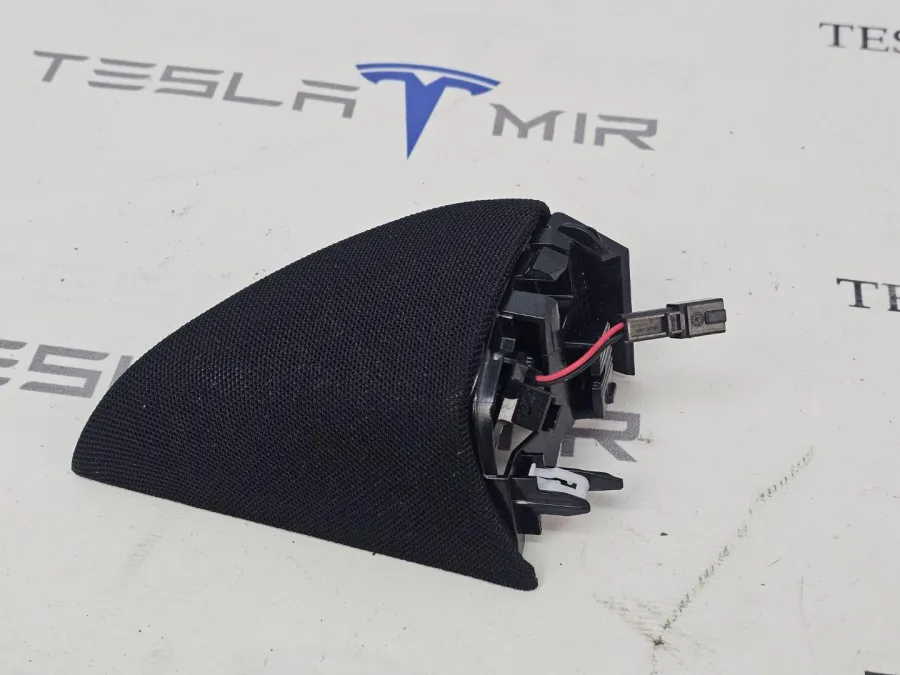 Сетка на динамик двери передней левой Tesla Model Y 2025 — фото 1