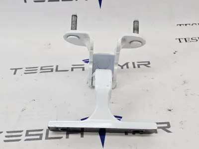 Петля крышки багажника левая Tesla Model Y 2025 — фото 3