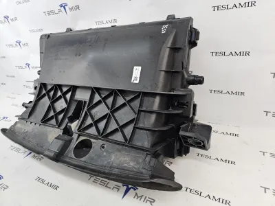 Кассета радиаторов Tesla Model Y 2025 — фото 3