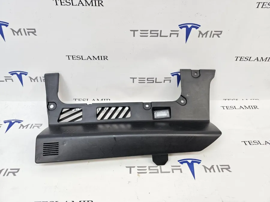 Пластик салона Tesla Model Y 2023 — фото 1