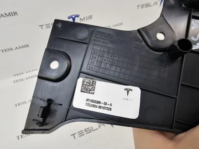 Пластик салона Tesla Model Y 2023 — фото 3