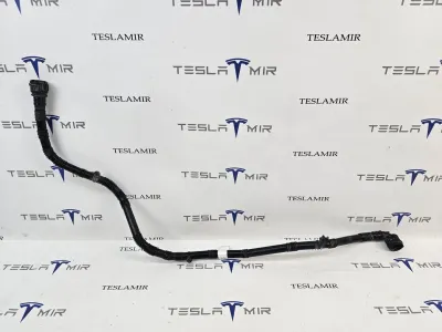 Патрубок системы охлаждения пластиковый передний Tesla Model Y 2024 — фото 2