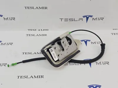 Замок двери передней левой Tesla Model Y 2024