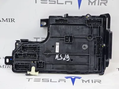 Блок управления BCM (бортовой сети) (Body Control Module) Боди левый Tesla Model Y 2024