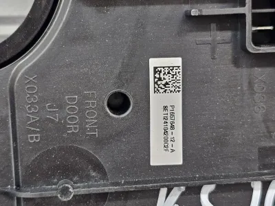 Блок управления BCM (бортовой сети) (Body Control Module) Боди левый Tesla Model Y 2024 — фото 2