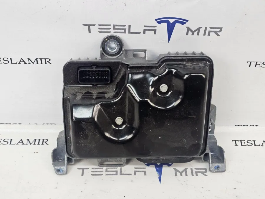 Блок управления BCM (бортовой сети) (Body Control Module) Боди Tesla Model Y 2024 — фото 1
