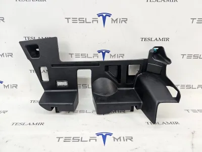 Пластик салона Tesla Model X 2018