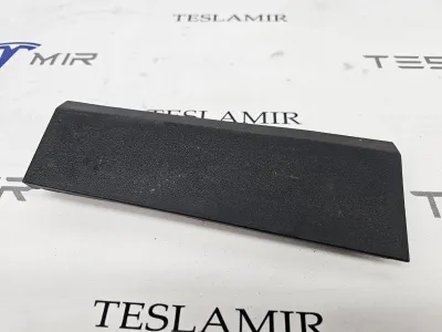 Пластик салона Tesla Model 3 2022
