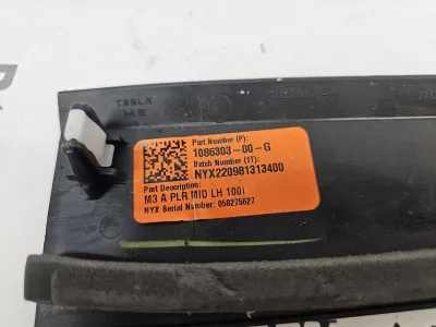 Пластик салона Tesla Model 3 2022 — фото 3