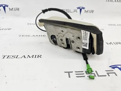 Замок двери передней левой Tesla Model 3 2022