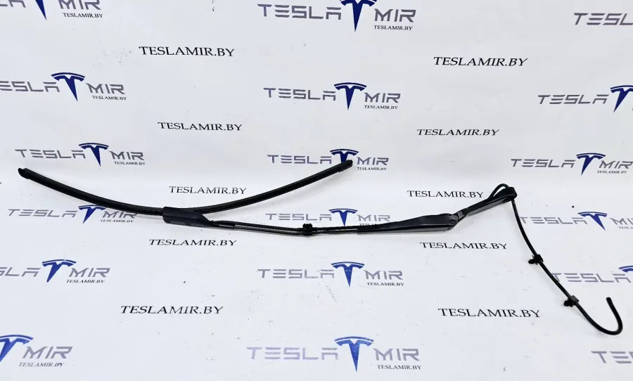 Щеткодержатель (поводок стеклоочистителя, дворник) левый Tesla Model 3 2022 — фото 1