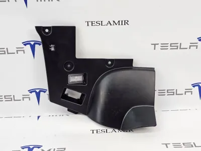 Пластик салона Tesla Model Y 2021