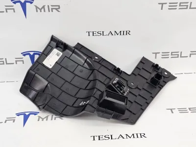 Пластик салона Tesla Model Y 2021 — фото 2