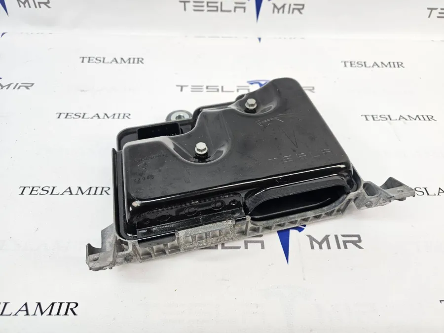 Блок управления BCM (бортовой сети) (Body Control Module) Боди Tesla Model Y 2022 — фото 1