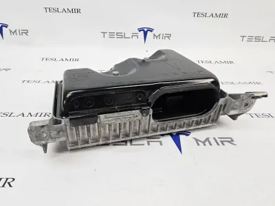Блок управления BCM (бортовой сети) (Body Control Module) Боди Tesla Model Y 2022 — фото 2