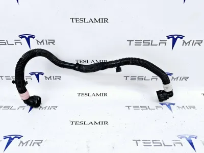 Патрубок системы охлаждения пластиковый передний Tesla Model 3 2022