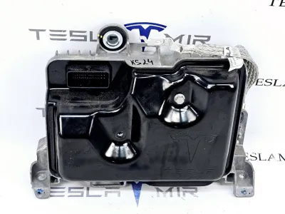 Блок управления BCM (бортовой сети) (Body Control Module) Боди Tesla Model Y 2021
