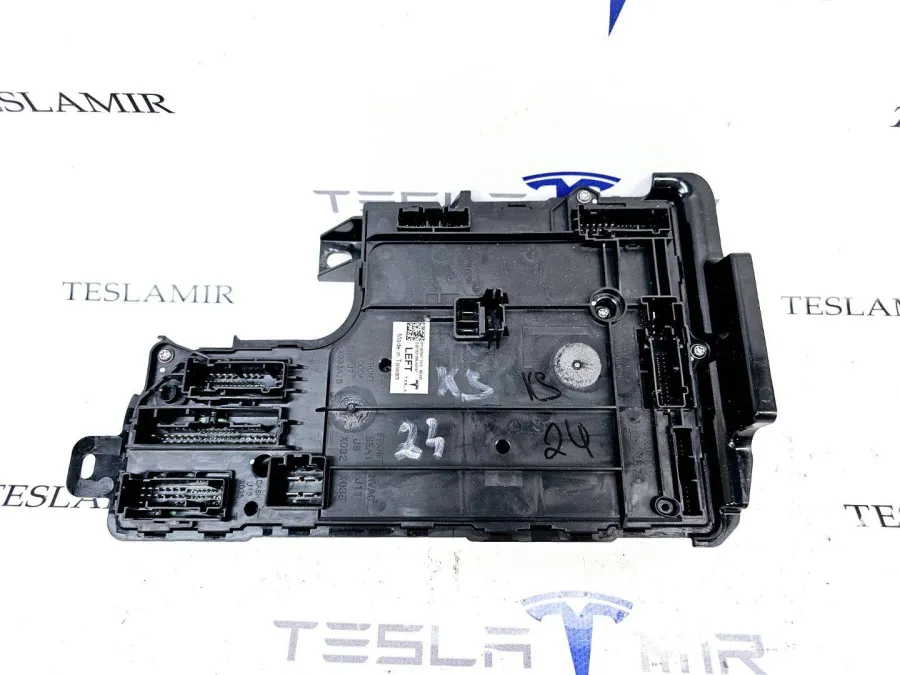 Блок управления BCM (бортовой сети) (Body Control Module) Боди левый Tesla Model Y 2022 — фото 1