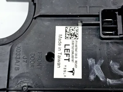 Блок управления BCM (бортовой сети) (Body Control Module) Боди левый Tesla Model Y 2022 — фото 2